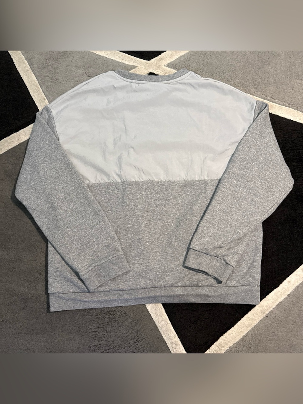 Grey boys Nike tech cropped crewneck sweatshirt - Picture 2 of 3
